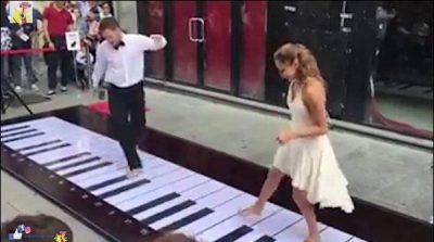 Italian couple played piano legs, amazed