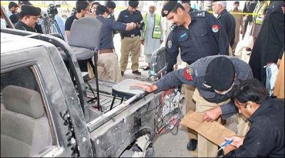 DI Khan blast near a police van, 10 peoples injured