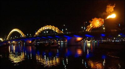 The unique fire-spewing dragon bridge in Vietnam