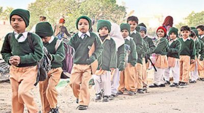 Temperature of Karachi 10 degrees, demand for holidays in schools