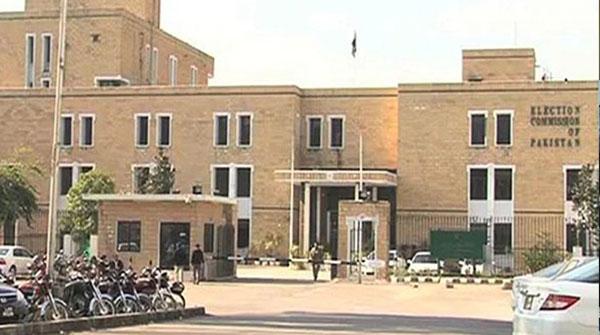 Imran, Jahangir disqualification references: Lawyers absence EC anger