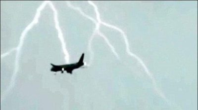 Passenger Plane was hit by lightning in air in Mascco