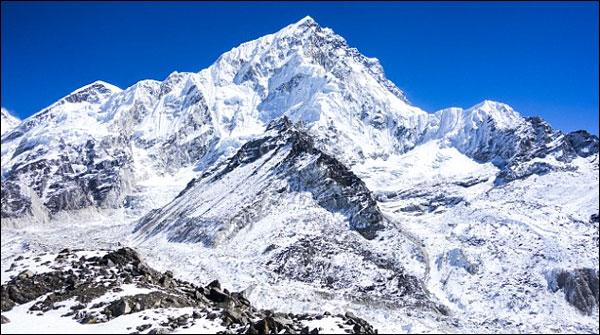 Mount everest has shrunk ,decide again to the measurement