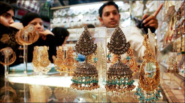 Gold became cheaper in local Sarafa market.