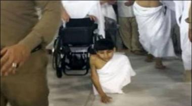 15-year-old disabled boy performs Umrah without wheelchair