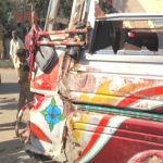 Karachi: young killed in bus collision in Patel Para