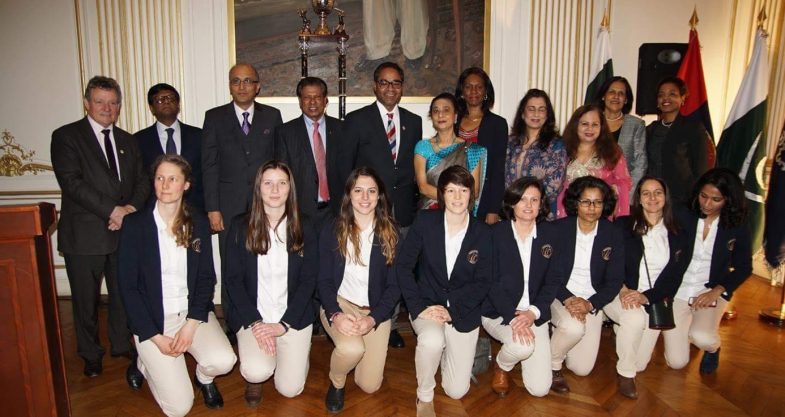Embassy dinner in honor of the national cricket teams of French men and women from Pakistan in France