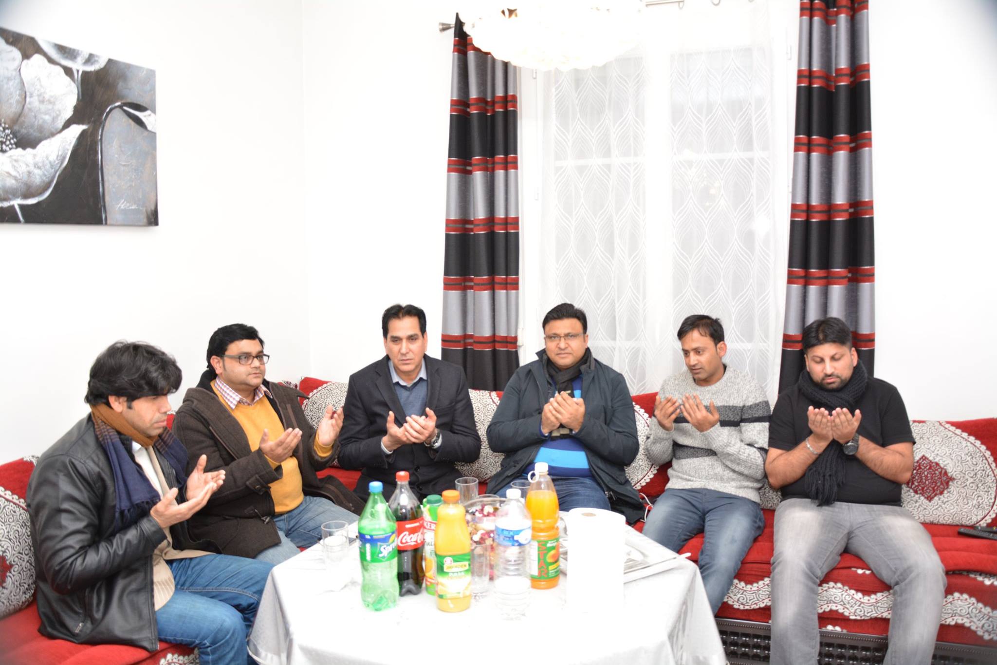 پیرس کی مشہور  سماجی شخصیت عمیر بیگ سے ان کے دادا جان کی وفات پر اظہار تعزیت کا سلسلہ جاری۔