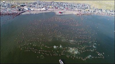 Argentina: world record of Swimming of two thousands peoples together