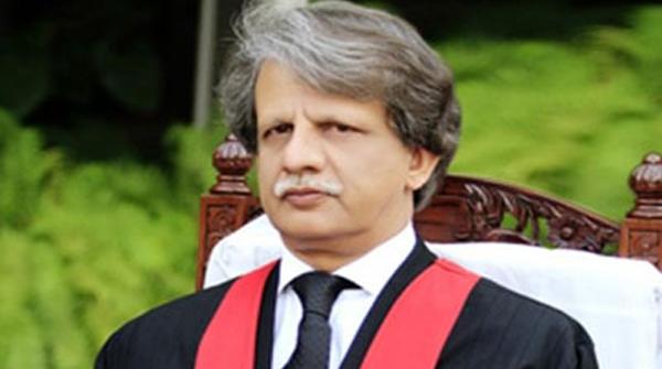 Justice Azmat illness: Hearing of panama case adjourned until Monday