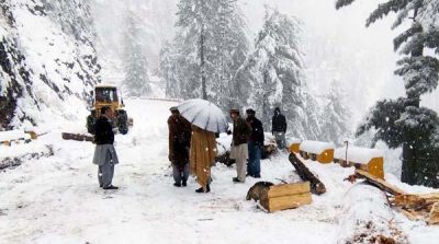 The snowfall in upper areas and cold remained after rain