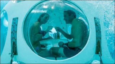 Enjoy delicious meals in the swimming pool