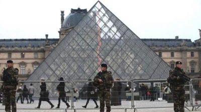 Paris, Suspected person tried to enter in the Museum