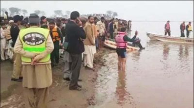 Nankana continue search for missing girl from sinking boat in the River Ravi