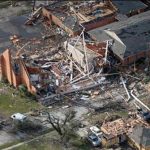 USA: tornadoes storm overturned a loaded trailer