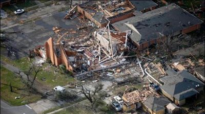 USA: tornadoes storm overturned a loaded trailer