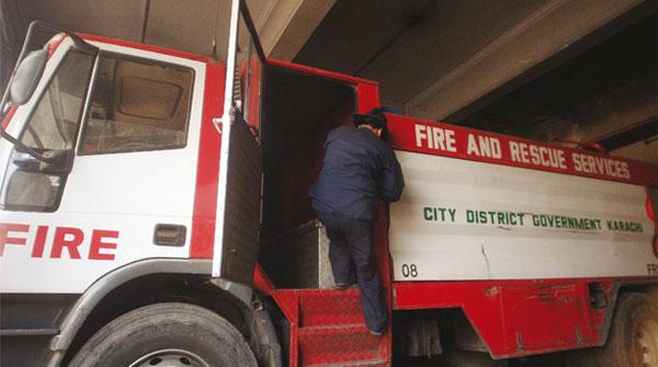 Fire department personnel, firefighters protest in Karachi