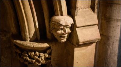 700 years old Trump matching sculpture in London 