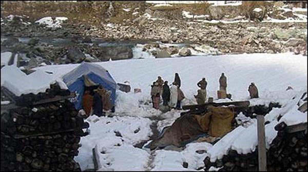 Snowfall in GB, rescue team returned to the village bound