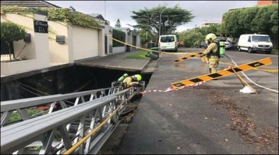 Australia: road several feet wide and deep crater appeared