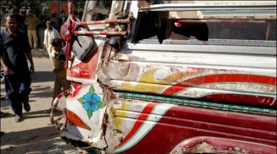 Karachi: 4 people killed due to crushed coach in gulshan-eiqbal