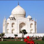 Spectral and romantic architecture of Mughal kings