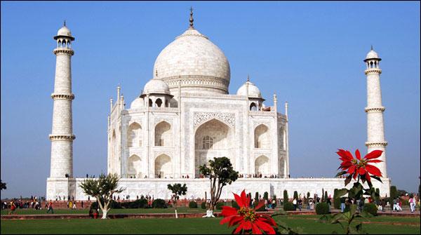 Spectral and romantic architecture of Mughal kings