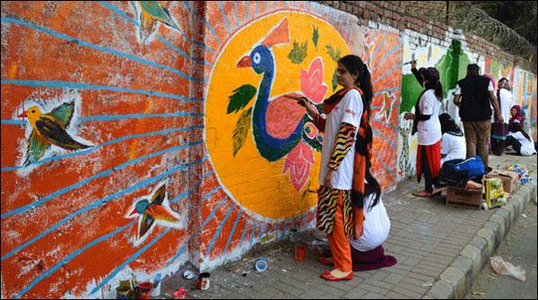 Multan, beauty blend of ancient and modern buildings