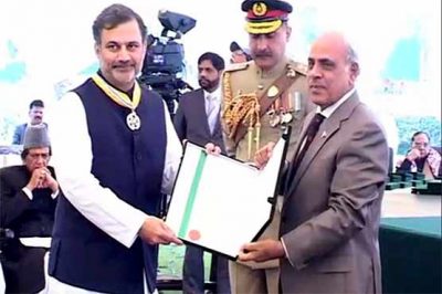 Governor awarded various personalities of the presidential awards on Pakistan Day