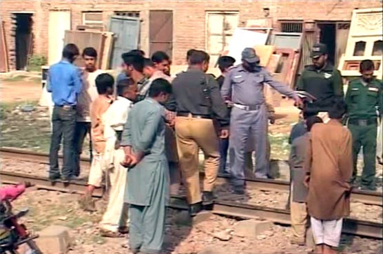 Faisalabad: accident during railway line crossing, mother killed, son injured