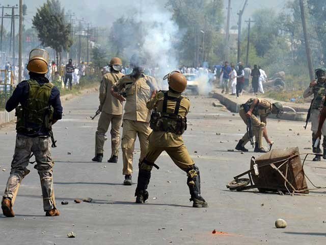 یوم پاکستان پر مقبوضہ کشمیر میں کریک ڈاؤن، حریت قیادت نظر بند