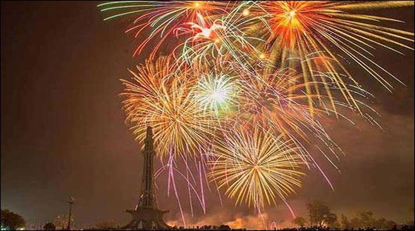 The president and the prime minister message on March 23, Spectacular fireworks on Minar-e-Pakistan