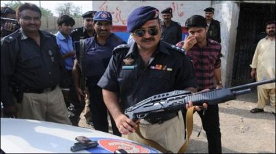 6 criminals arrested and huge weapons cache found in raids and operation in areas of karachi