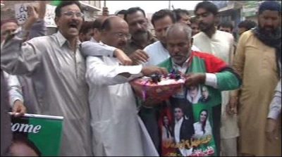 Multan: Asif zardari Expected arrival, party workers celebrations