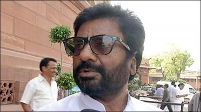 Hindu extremist member parliament bullying at Delhi airport