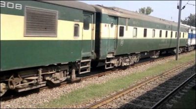 Sukkur: khyber mail express escapes disaster enroute to karachi