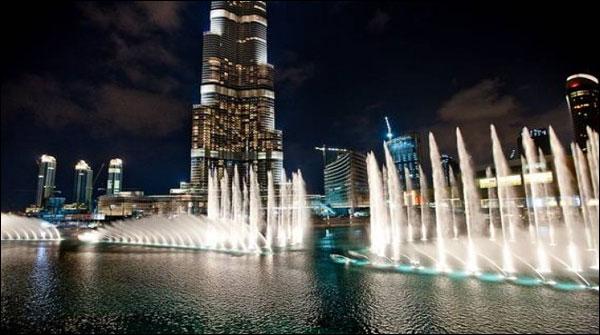 Musical fountain show at Dubai's Burj Khalifa