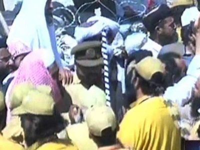 Severe disorders in the second day of the JUI centennial convention