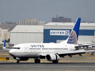Asians resident was dragged out from the plane in the United States