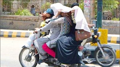 Warm winds in Karachi, the temperature was upto 41 degrees