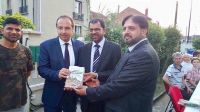 chief, organizer, Pakistan, awami tehreek, chaudhry, salman, aslam, greeted, naeem chaudhry, President, Pakistan, cultural, association, daransi, on, successful, aftar, dinner, to the, community, a, fatwa, in french, against, terrorism, presented, to,all,participants, from, Allama, Dr. Tahir, ul Qadri