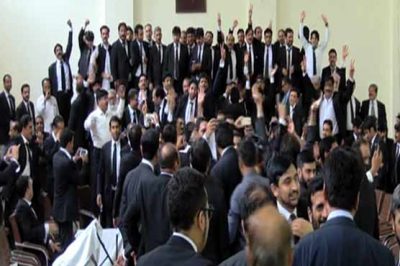 Supreme and Lahore high court Bar announces movement against Prime Minister