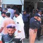 Karachi: Injured citizens resisting robbery, the robber killed by mob violence