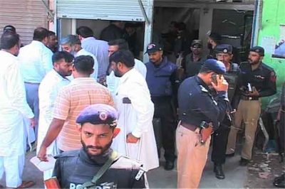 Karachi: Injured citizens resisting robbery, the robber killed by mob violence