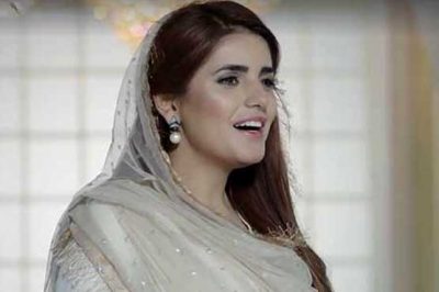 Greats of Burda Sharif reading video released on social media of Momina mustehsen