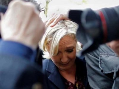 Rain of Egg on female presidential candidate in France