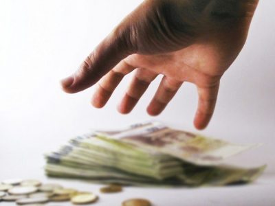 24 people of big banks involved in insider trading