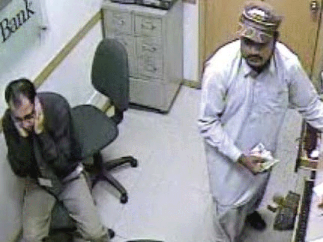 Another bank robbery in Karachi, bandits escape looted Rs 50 lakh