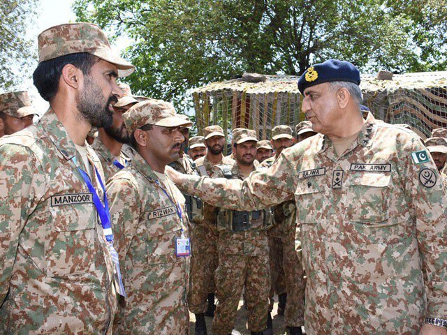 Army chief General Qamar Javed Bajwa visits Nikial sector on LOC