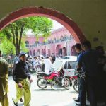 Two groups face to face in Lahore sessions court, court has become the battlefield